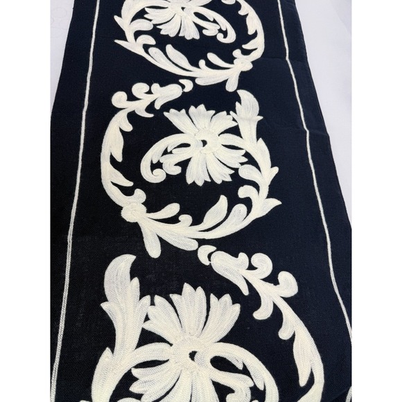 Williams Sonoma Autumn Crewel TABLE RUNNER Navy 16" x 90" Embroidery. - Picture 3 of 6